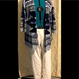 Super soft and comfy white jeggings with faux pockets on front about 35” long